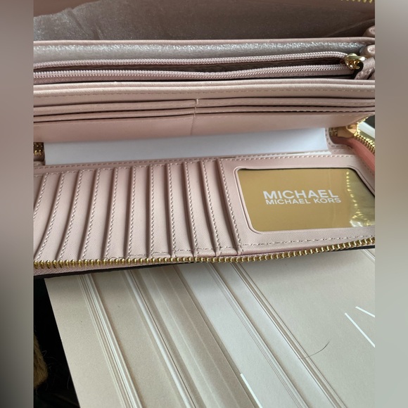 Michael Kors Jet Set Wallet - Picture 3 of 8